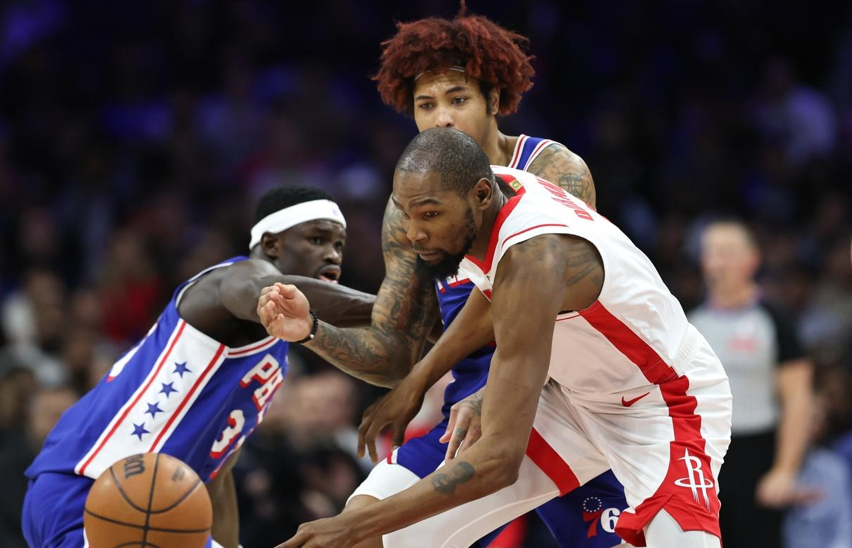 世界杯手机直播-裁判帮忙依然难阻失利,乌度卡谜之操作自毁长城,杜兰特扎心了